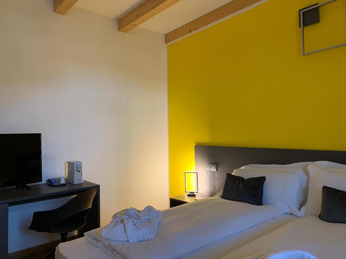 Guest House Le Cassandre Sondrio Bagian luar foto